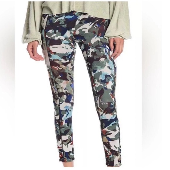 FP Movement by Free People Pants - Free People Movement 7/8 Camo Print Leggings with Ruched Detail High Waist‎ Sz L